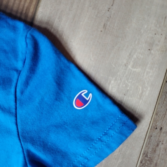 Champion Blue White and Red Graphic Logo Crewneck T-Shirt Baby Boy Size 18m EUC - Picture 6 of 7